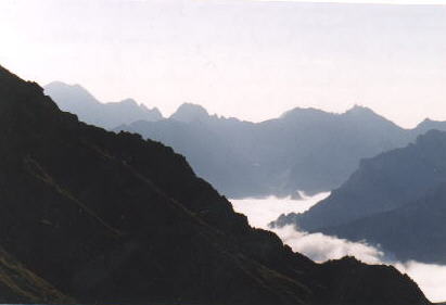 Widok z Krzyżnego na słowackie Tatry Wysokie